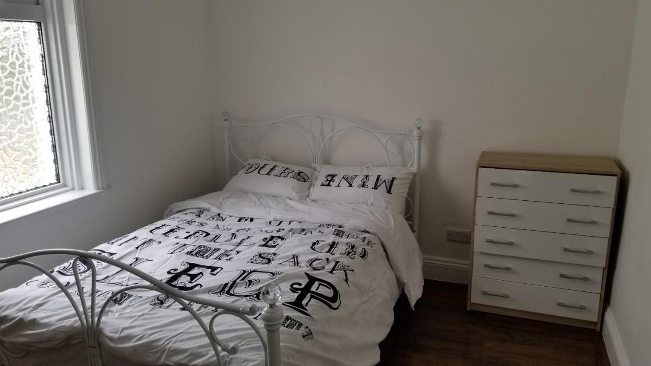 4 Bedroom House 10 Mins Walk To The Beach And Less Than A Mile From Bournemouth Main Station Exterior photo