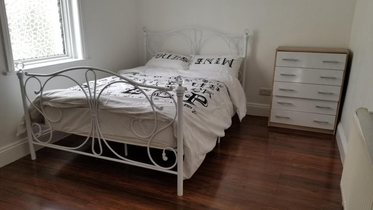 4 Bedroom House 10 Mins Walk To The Beach And Less Than A Mile From Bournemouth Main Station Exterior photo