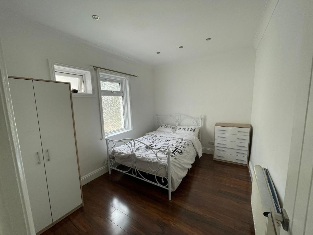 4 Bedroom House 10 Mins Walk To The Beach And Less Than A Mile From Bournemouth Main Station Exterior photo