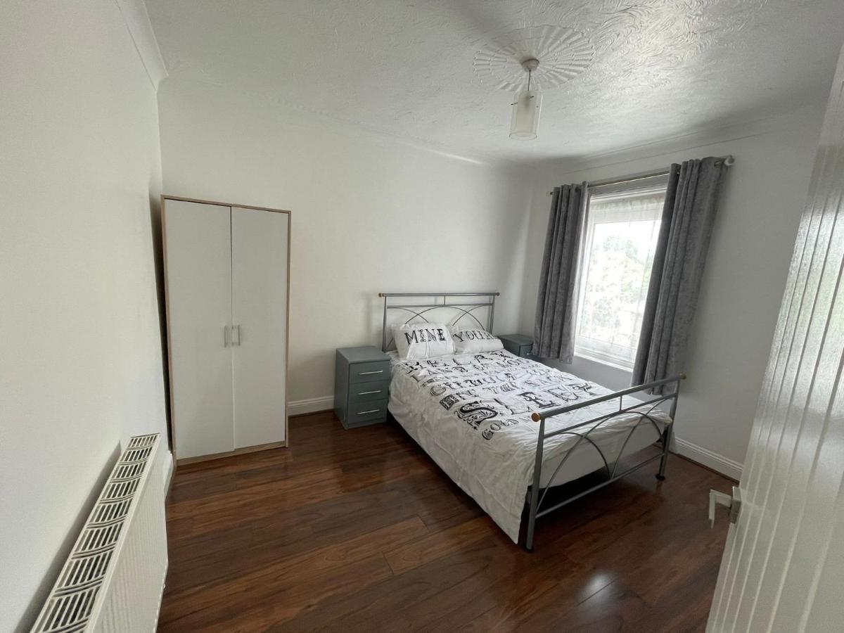 4 Bedroom House 10 Mins Walk To The Beach And Less Than A Mile From Bournemouth Main Station Exterior photo