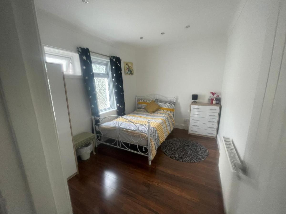 4 Bedroom House 10 Mins Walk To The Beach And Less Than A Mile From Bournemouth Main Station Exterior photo
