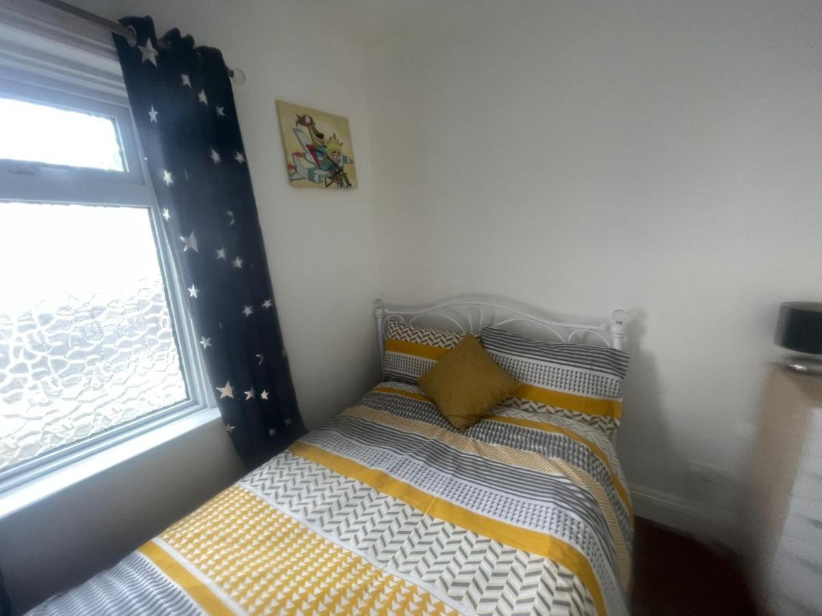 4 Bedroom House 10 Mins Walk To The Beach And Less Than A Mile From Bournemouth Main Station Exterior photo