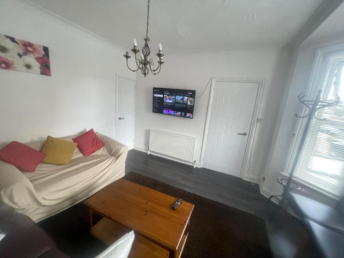 4 Bedroom House 10 Mins Walk To The Beach And Less Than A Mile From Bournemouth Main Station Exterior photo